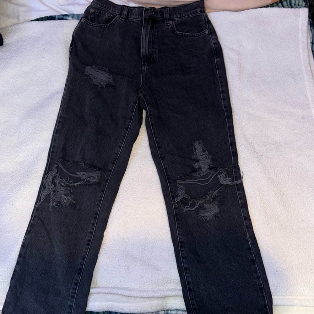 Garage black denim ripped jeans. Baggy mom jeans size 27 (5). Fits a size small.